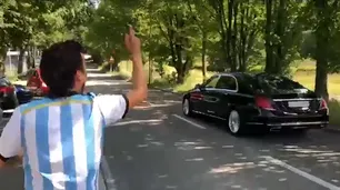 Habla la madre de los cordobeses que escracharon a Macri en Suiza: "Mis hijos trabajan allí porque los echó él"