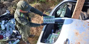 Operativo en Corrientes: vuelca una camioneta con 21.500 atados de cigarrillos de contrabando