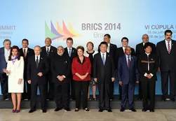 Cristina llegó a la foto oficial de la cumbre de presidentes en Brasil