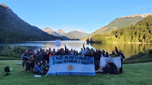 Juan Grabois llegó a Lago Escondido y protestó sobre la existencia de un "estado paralelo"