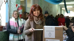 Luego de una larga espera y sin medios, Cristina Kirchner votó en las PASO 2019