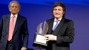 Milei recibió el Premio Libertad 2026, y llamó "horrible" al número de inflación, pero dijo que no se apartará "un ápice" de su plan