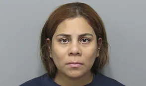 Condenaron a cadena perpetua a la mujer que mató de inanición a su bebé por abandonarla para irse de vacaciones