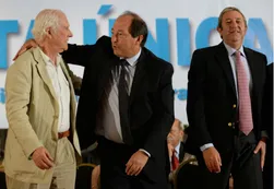 El radicalismo no tomó distancia, sólo pateó la pelota