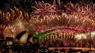 Con emociones, sueños y el cielo en colores, empiezan a festejar Año Nuevo en la otra punta del mundo
