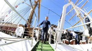 Mauricio Macri despidió a la Fragata Libertad: "Vuelvan a casa llenos de experiencias"