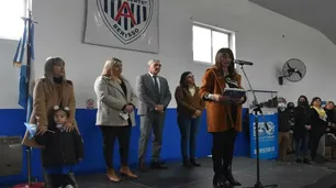 Una funcionaria de Axel Kicillof usó lenguaje inclusivo en un acto escolar en Berisso y fue abucheada