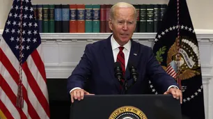 Joe Biden se confundió al pronunciar el nombre del nuevo primer ministro británico: “Rayi Sanuk”