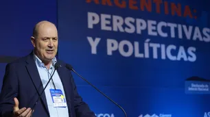 Duro cruce cara a cara de Federico Sturzenegger con el titular de la Cámara de Comercio: "La casta se defiende con uñas y dientes"