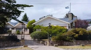 El gobernador de Santa Cruz venderá la residencia utilizada por sus antecesores en el centro de El Calafate: "Se terminó la fiesta"