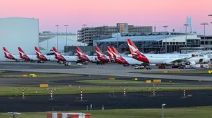 La aerolínea que permitirá a sus azafatas ir sin tacos ni maquillaje