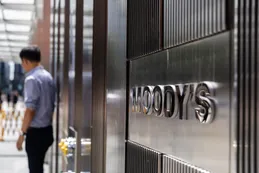 Moody’s baja calificación crediticia de México ante mayores presiones fiscales