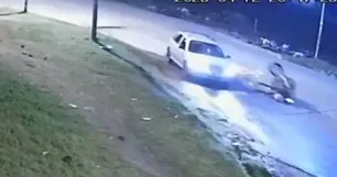Repartidor huía de motochorros y embistió a una joven de 26 años, que murió en el acto