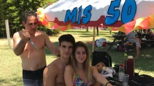 Se sacó una tierna foto con su novia, su suegro le hizo una broma y las respuestas fueron desopilantes