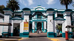 Un ex policía detenido por delitos de lesa humanidad murió por coronavirus en el Hospital Muñiz