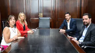 Marcos Ferrer y Gabriela Brouwer de Koning en la Rosada gestionaron medidas para frenar los despidos en Río Tercero