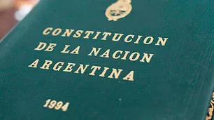 Corte en confección, Constitución a la defensiva