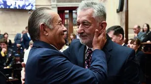 Impulsan proyecto para regular las pensiones vitalicias de ex presidentes