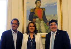 Scioli busca atraer a los socialistas: "Nos sentimos mucho más cerca de ustedes"