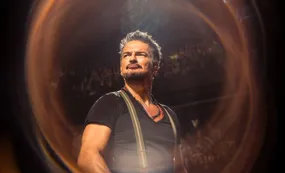 Ricardo Arjona convirtió el Movistar Arena en un relato íntimo: clásicos, nuevas canciones y un dueto que marcó la noche