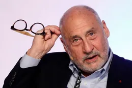 Tras reunirse con Alberto Fernández, Joseph Stiglitz criticó a Pfizer por "intentar extorsionar" a la Argentina