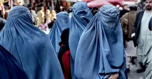 Afganistán: prohíben a las mujeres hablar en público