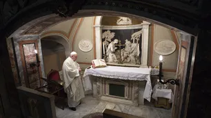 El Papa Francisco pidió por la protección de María Inmaculada y convocó a un "Año de San José"