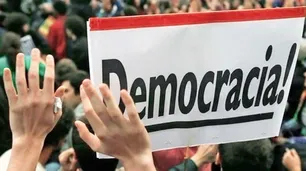 Democracia: los argentinos la valoran menos que antes, pero más que sus vecinos