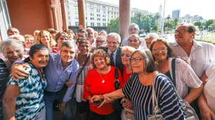 Alberto Fernández recibió a jubilados y prometió priorizar a los que "están en el pozo de la pobreza"