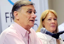 La "cumbia de la tijera", el hit de la campaña de Hermes Binner