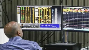 Cierre de mercados: cómo impactan los cambios en encajes y el carry trade este 8 de agosto