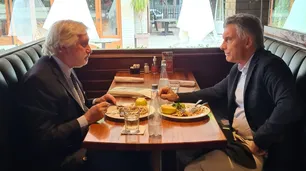 Tras su foto con Macri, Conte Grand haría una conferencia para "mostrar" con quienes se reúne