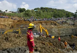 Colombia, en vilo por mineros atrapados en un yacimiento ilegal