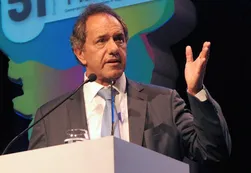 Los "furcios", traspiés y ausencias de Scioli durante la campaña