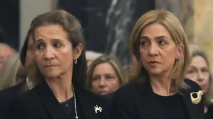 Las hijas de Juan Carlos I se saltaron el protocolo español y se vacunaron en Emiratos Árabes
