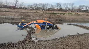 Un helicóptero cayó en una tosquera en Don Torcuato: sus 5 ocupantes están fuera de peligro