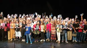 "Cometierra": cientos de personas en la lectura colectiva del libro que enfrentó a Axel Kicillof y Victoria Villarruel