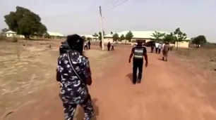 Horror en Nigeria: rescataron de una "fábrica de bebés" a decenas de adolescentes sometidas a la esclavitud sexual