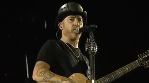 El público insultaba a Macri y el cantante de La Beriso los frenó