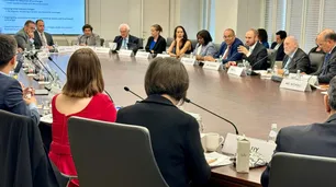 Guzmán lideró una reunión con el FMI sobre la revisión de sobrecargos: cómo puede afectar a la Argentina