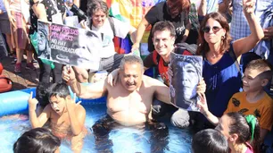 Piletazo y acto en el Obelisco pidiendo la libertad de Milagro Sala