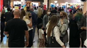 Críticas de Gollán: el cierre de Falabella colapsó de gente en plena segunda ola de COVID-19