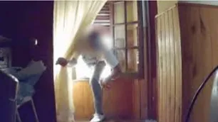 Puso una cámara escondida y descubrió que su novio se robaba los ahorros de sus padres jubilados