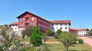 Nación desafectó los hoteles de Embalse y deja la puerta abierta a su privatización