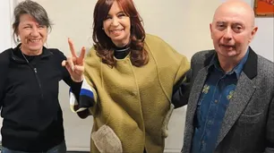Con una foto junto al Indio Solari, el kirchnerismo pide votar "como si Ella estuviera en la lista"
