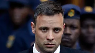 El excampeón paralímpico Pistorius recupera su libertad pero lo vigilarán hasta que expire su condena