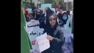 Talibanes dispersaron con tiros al aire una manifestación de mujeres que luchaban por sus derechos en Kabul