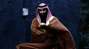 Antes de llegar a Buenos Aires, el príncipe saudita es denunciado por crímenes de guerra