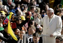 Francisco: "Pintar al Papa como si fuese Superman, me resulta ofensivo"
