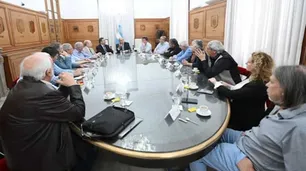 Gobierno y CGT acordaron revisar parte de la reforma laboral: pierde fuerza el posible paro de transporte del 17 de octubre